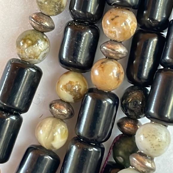 Shell Necklace - Picture 5 of 8